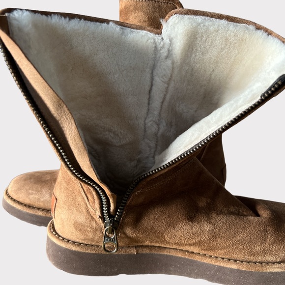 UGG | LIKE NEW! | Ankle Boots w/ inner calf zipper | Tan/Calf | Shearling | Sz6 - Picture 7 of 8